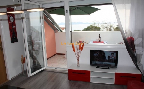 living room with exit to the balcony