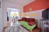 dining area (sofa for 2)